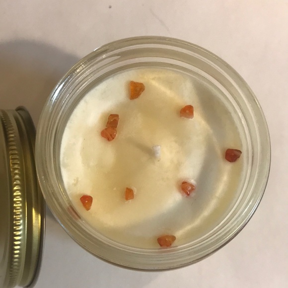 “No, No Barriers” lavender candle w/ orange quartz - Picture 2 of 3